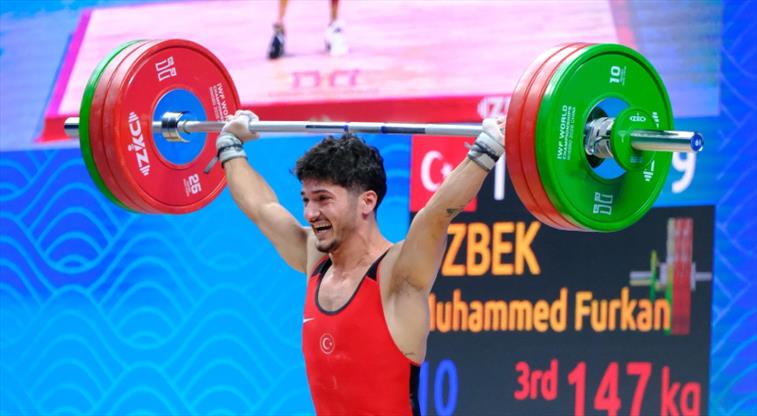 Milli halterci Muhammed Furkan Özbek dünya 2'ncisi oldu