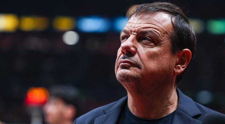 Ergin Ataman'ın annesi son yolculuğuna uğurlandı