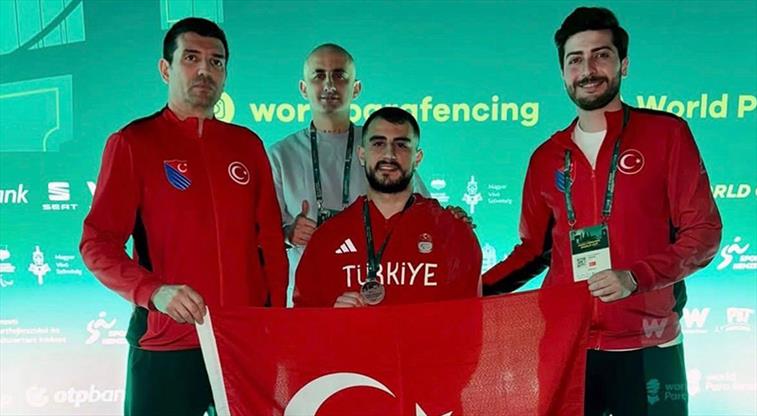 Hakan Akkaya, Dünya Kupası'nda gümüş madalya aldı