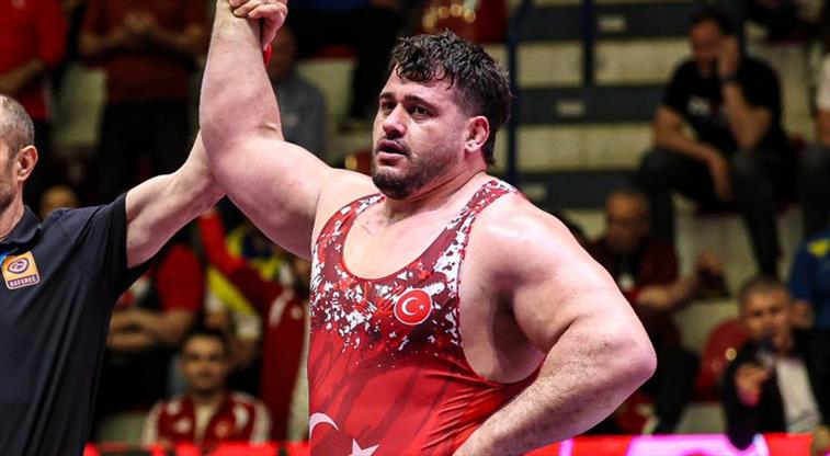 Rıza Kayaalp, Avrupa Güreş Şampiyonası'nda finale yükseldi