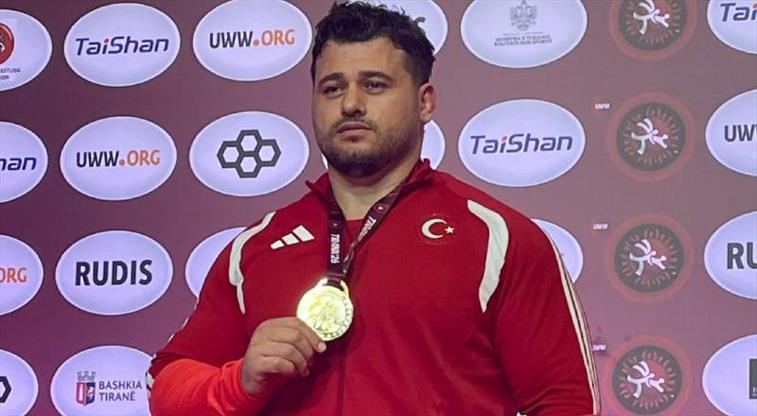 Rıza Kayaalp, 13. kez Avrupa şampiyonu! Tarihe geçti
