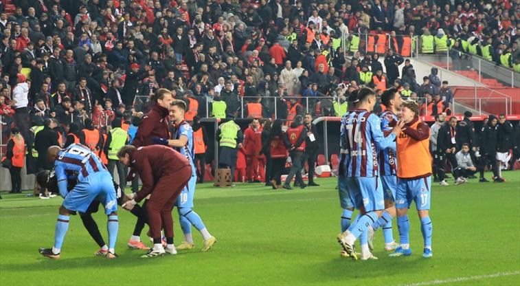 Onana damga vurdu, Trabzonspor penaltılarla yarı finale yükseldi! 