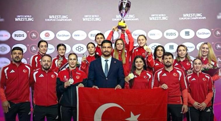 Milli güreşçiler, Avrupa Şampiyonası'nda 11 madalya kazandı