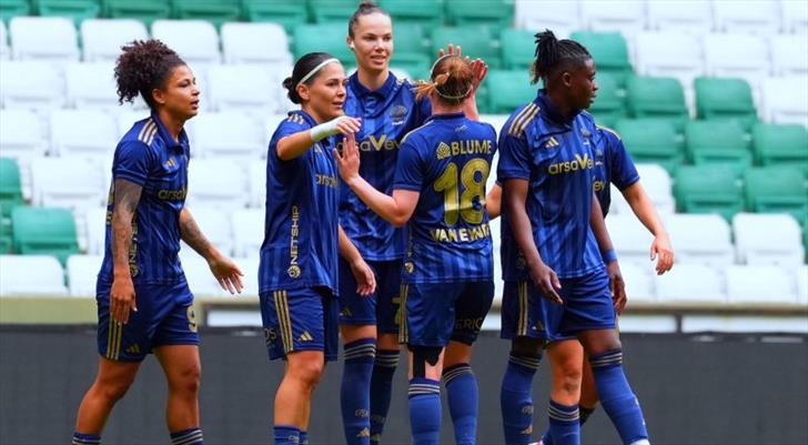 Kadın futbolunda şampiyon Fenerbahçe arsaVev 