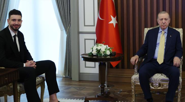 Cumhurbaşkanı Erdoğan, milli basketbolcu Alperen Şengün'ü kabul etti