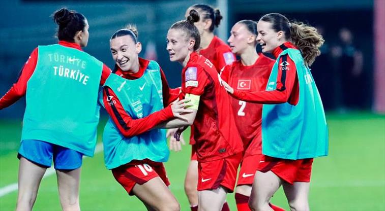 A Milli Kadın Futbol Takımı, Kuzey İrlanda'yı 2 golle geçti