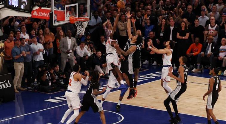 New York Knicks'ten tarihi geri dönüş! Seri 3-1'e geldi