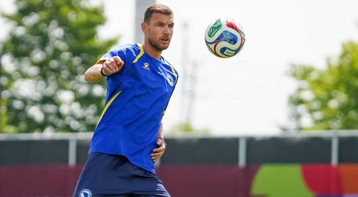 Dzeko'dan Bosna-Hersek'teki çocuklara duygusal mektup