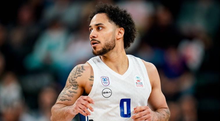 Fenerbahçe Beko ile Anadolu Efes, Shane Larkin için görüşüyor!