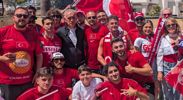 A Milli Takım'a Los Angeles'ta coşkulu karşılama