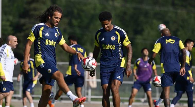Fenerbahçe, yeni sezon hazırlıklarını sürdürüyor
