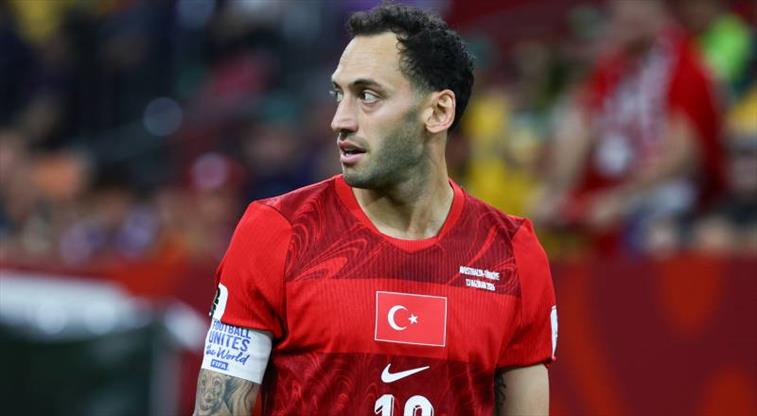 Inter'den çarpıcı Hakan Çalhanoğlu kararı! Gelecek sezon...