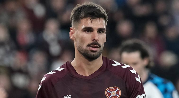 Trabzonspor'un ilgilendiği santrforu duyurdular! Flaş iddia