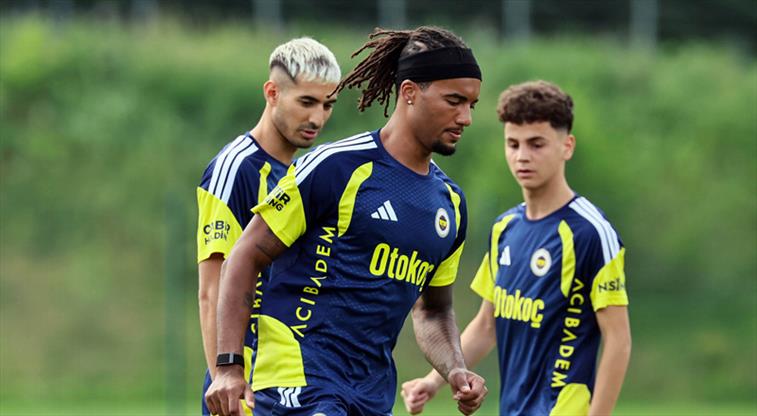 Fenerbahçe'de Mert Müldür ve Archie Brown sevinci
