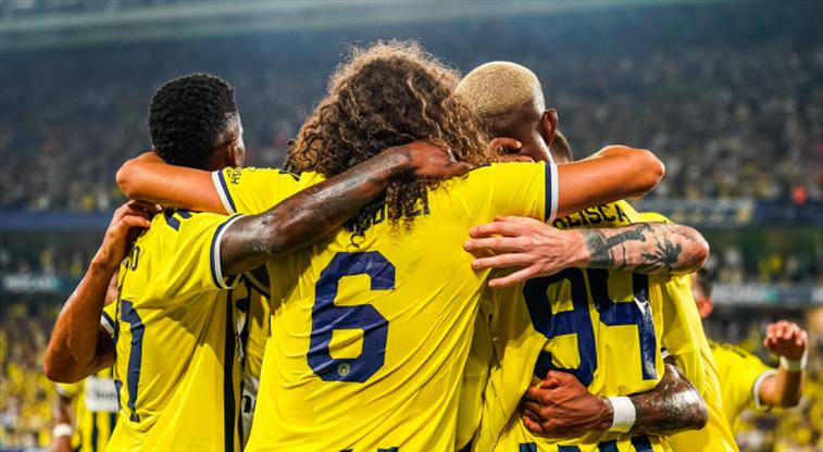 Fenerbahçe'nin galibiyeti Polonya'da manşetlerde: "Kıl payı kaçırdı"