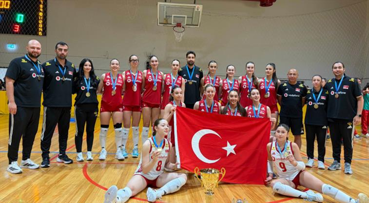 16 Yaş Altı Kadın Milli Voleybol Takımımız Balkan şampiyonu oldu! 