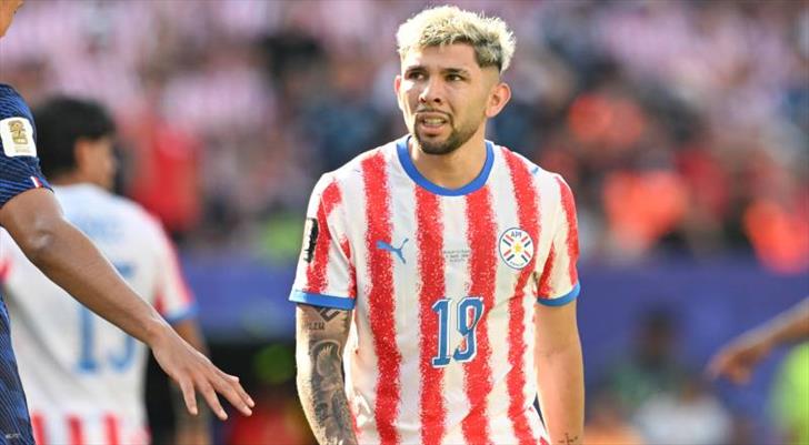 Galatasaray ile anılıyordu! Julio Enciso imzayı atıyor