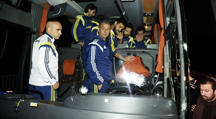 Bakan Gürlek açıkladı! Fenerbahçe otobüsü saldırısında 5 gözaltı