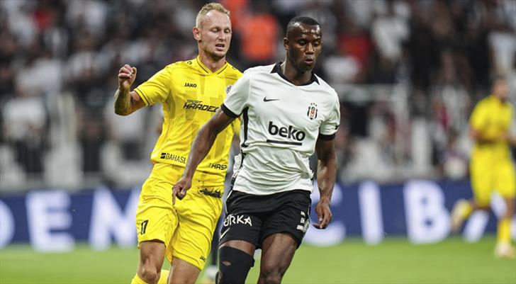 Beşiktaş'ta sakatlık! Oyuna devam edemedi