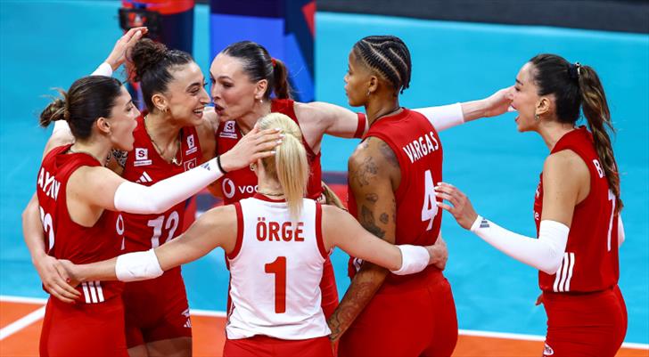 Çeyrek finaldeyiz! Filenin Sultanları, Azerbaycan'ı set vermeden geçti