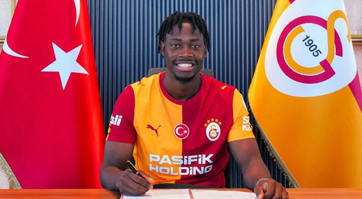 El Chadaille Bitshiabu, Galatasaray tarihindeki 12. Fransız oldu