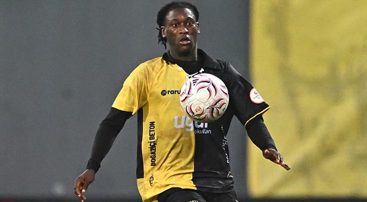 19 yaşındaki futbolcudan korkutan haber! Kalp krizi şüphesi...